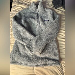 Grey Patagonia half zip XS